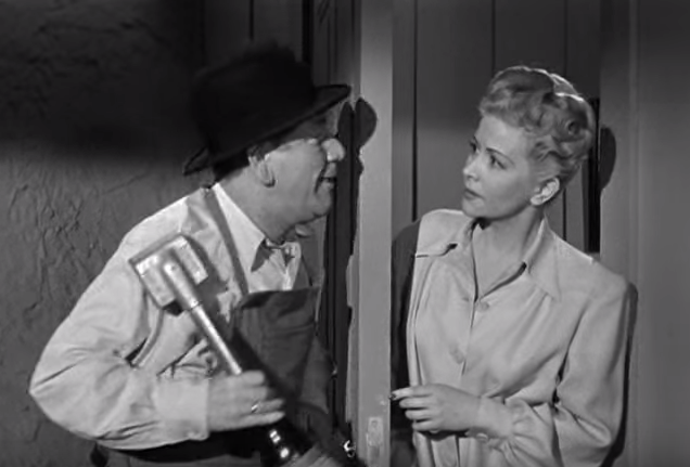 Shemp Howard unwittingly assaulted by Christine McIntyre