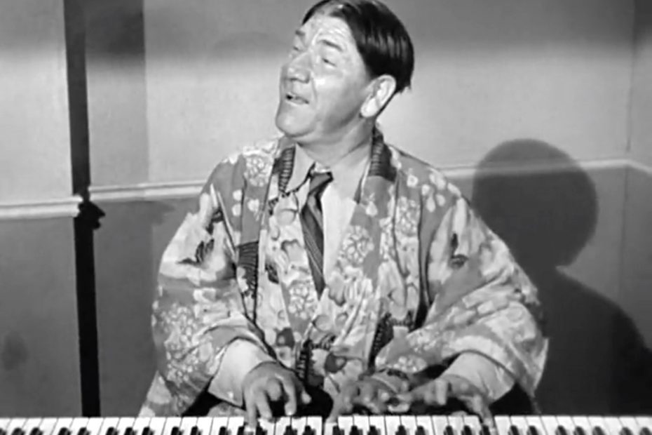 Shemp Howard hallucinating that he's playing the piano with 4 hands in "Scrambled Brains"