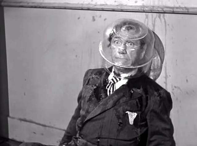 Hold that Lion - Shemp stuck in a fish bowl