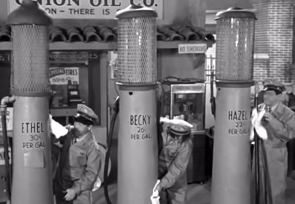 Slaphappy Sleuths - Moe, Larry and Shemp as gas station attendants